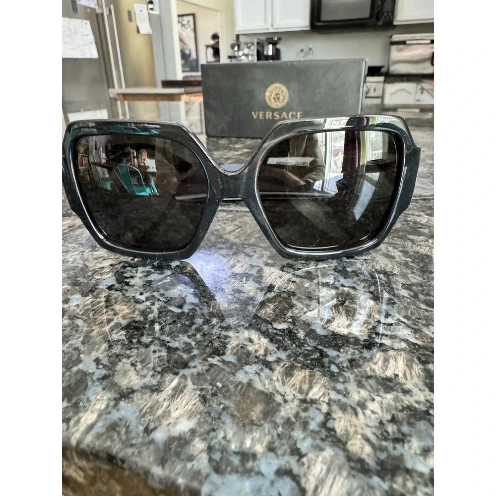 Versace 4453 GB1/87 Medusa Biggie Sunglasses Black Gold Oversized Womens‎ 56mm